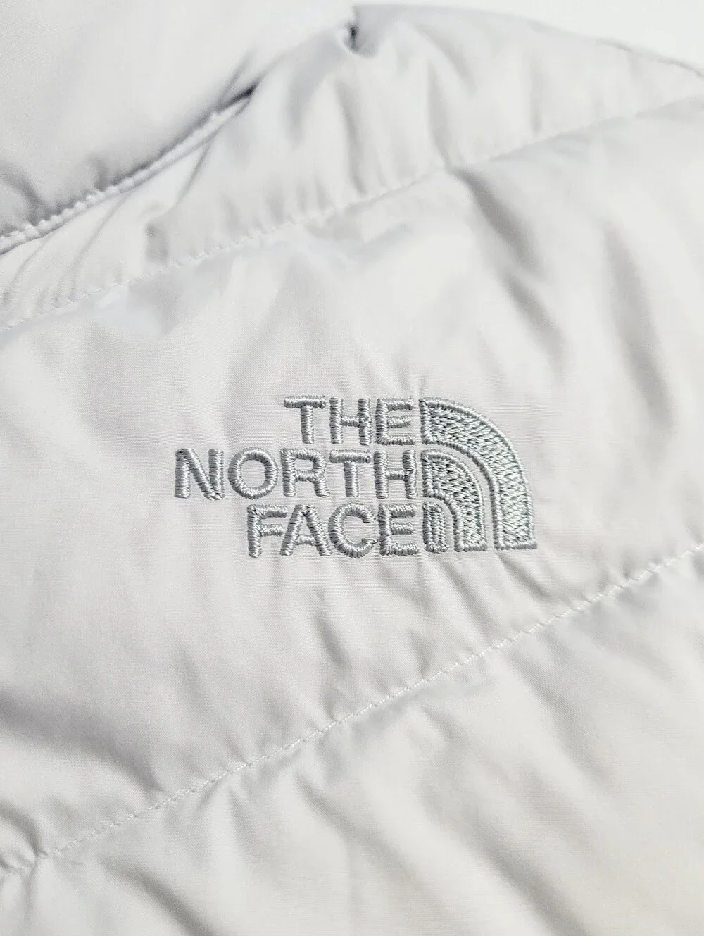 The North Face 550 Fill Goose Down Puffer Vest Women's Large Light Gray Full Zip